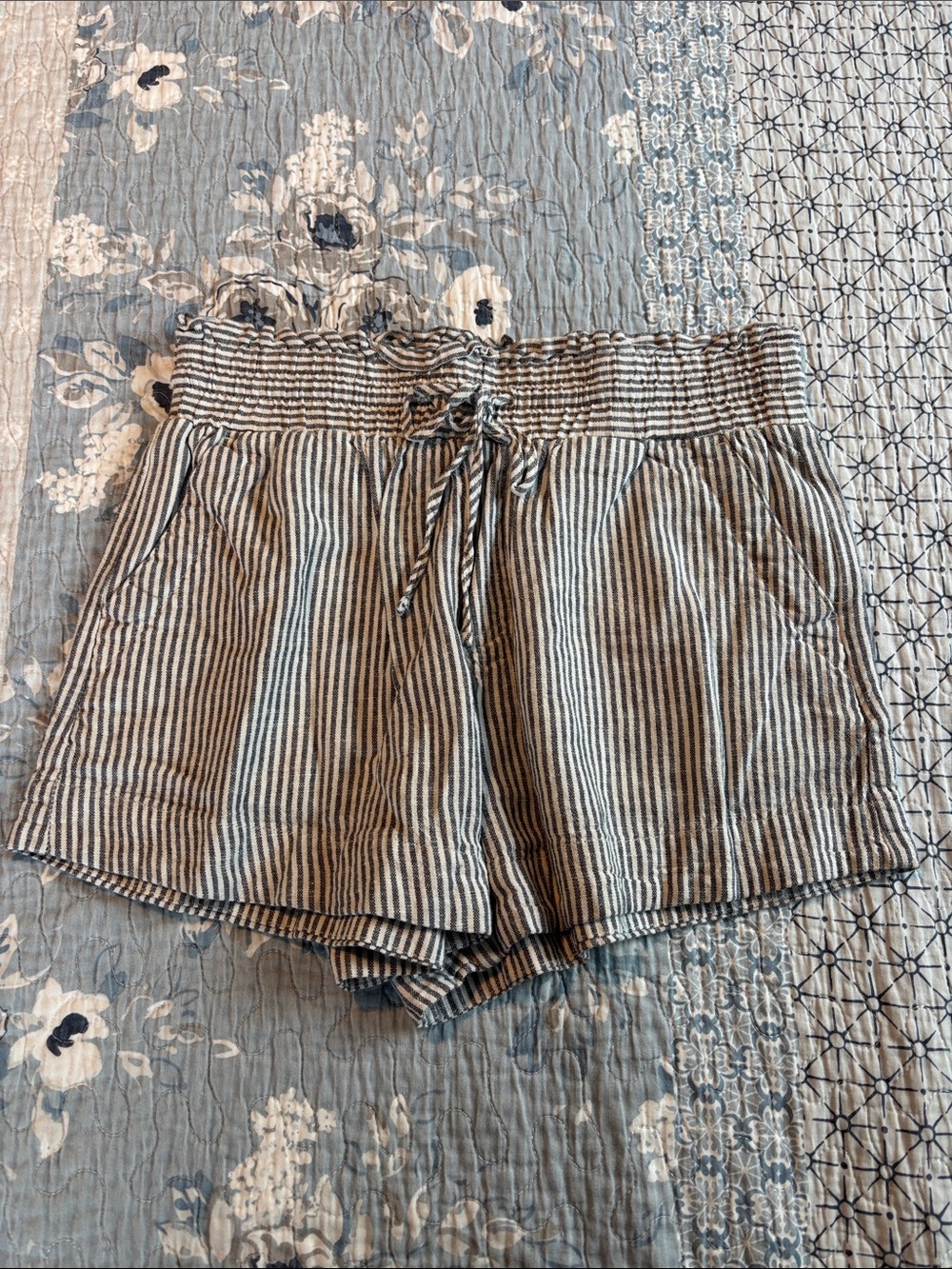 a new day Black & White Striped Paperbag Waist shorts. Size S. Like new.